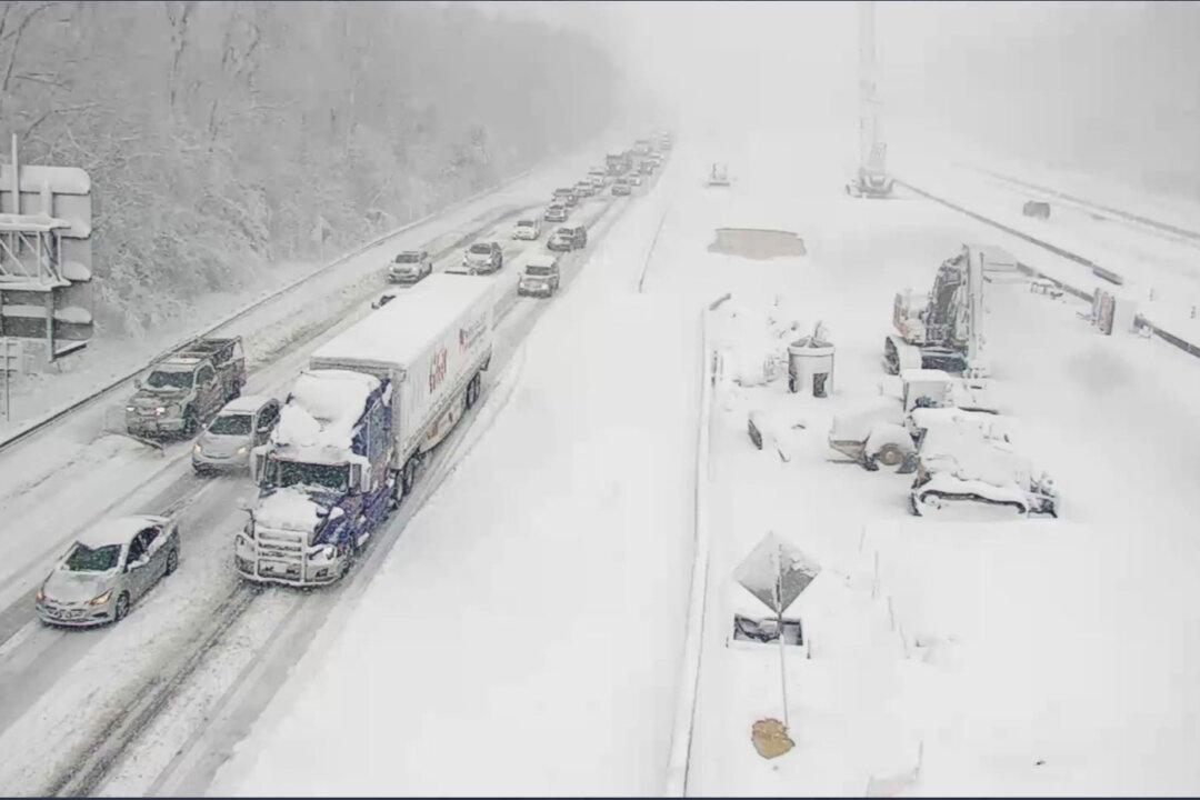 Drivers Snowed-In All Night as Major Section of I-95 Shuts Down in Virginia