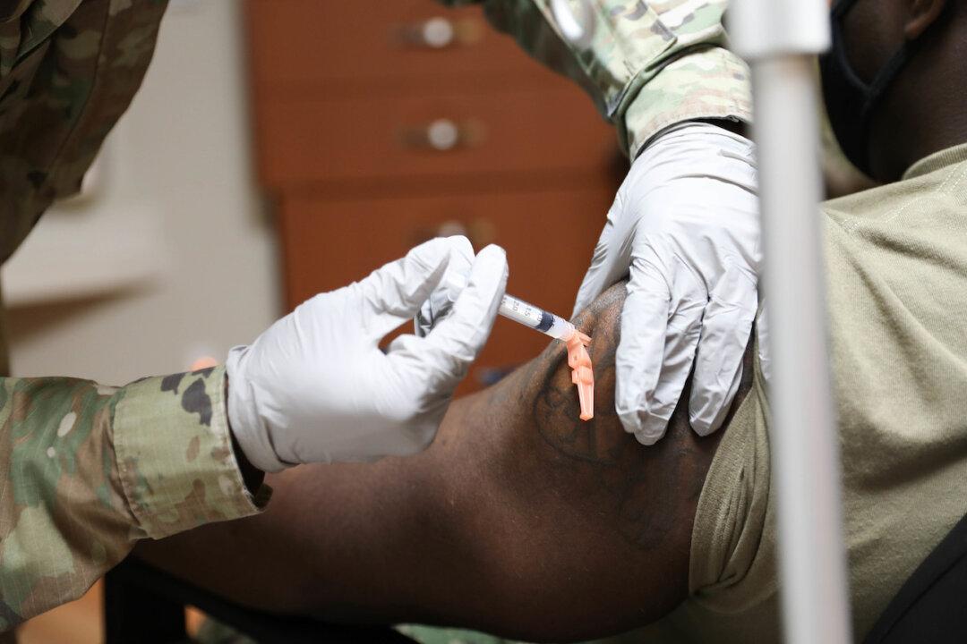 Military Starts Reenlisting Troops Ousted for Refusing COVID-19 Vaccine