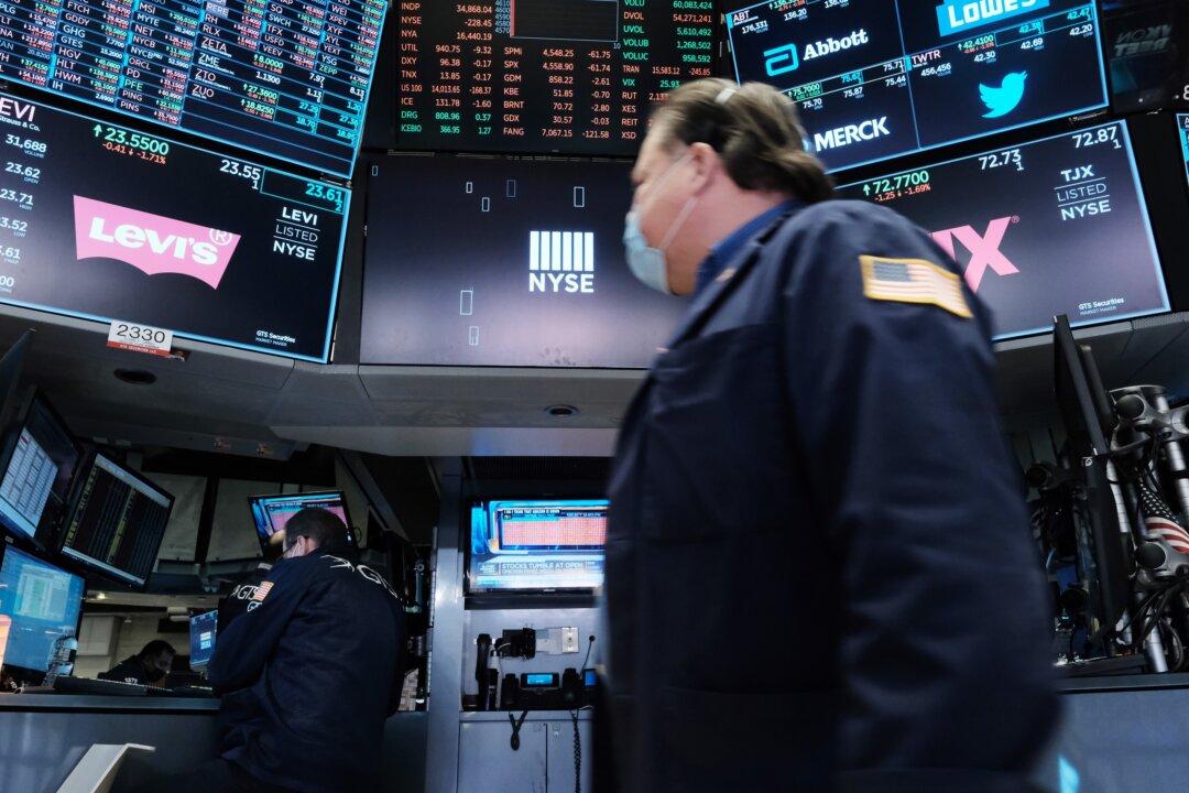 S&P 500 Ends Choppy Session Nearly Flat, a Day After Sell-Off