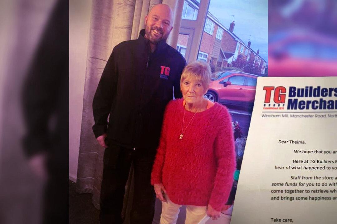 73-Year-Old Grandma Had Purse Swiped—But Was Brought to ‘Tears’ by Letter, Funds From Local Builders