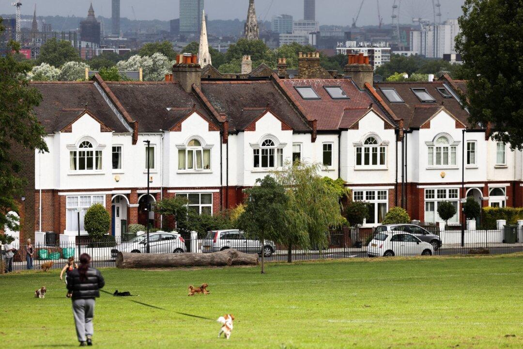 UK House Prices Rise at Fastest Rate Since 2007: Halifax