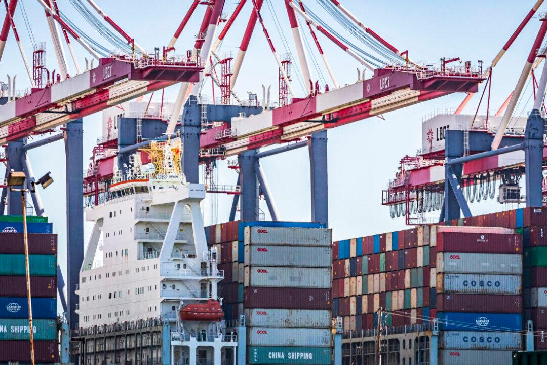 US Trade Deficit Widens with Record Imports