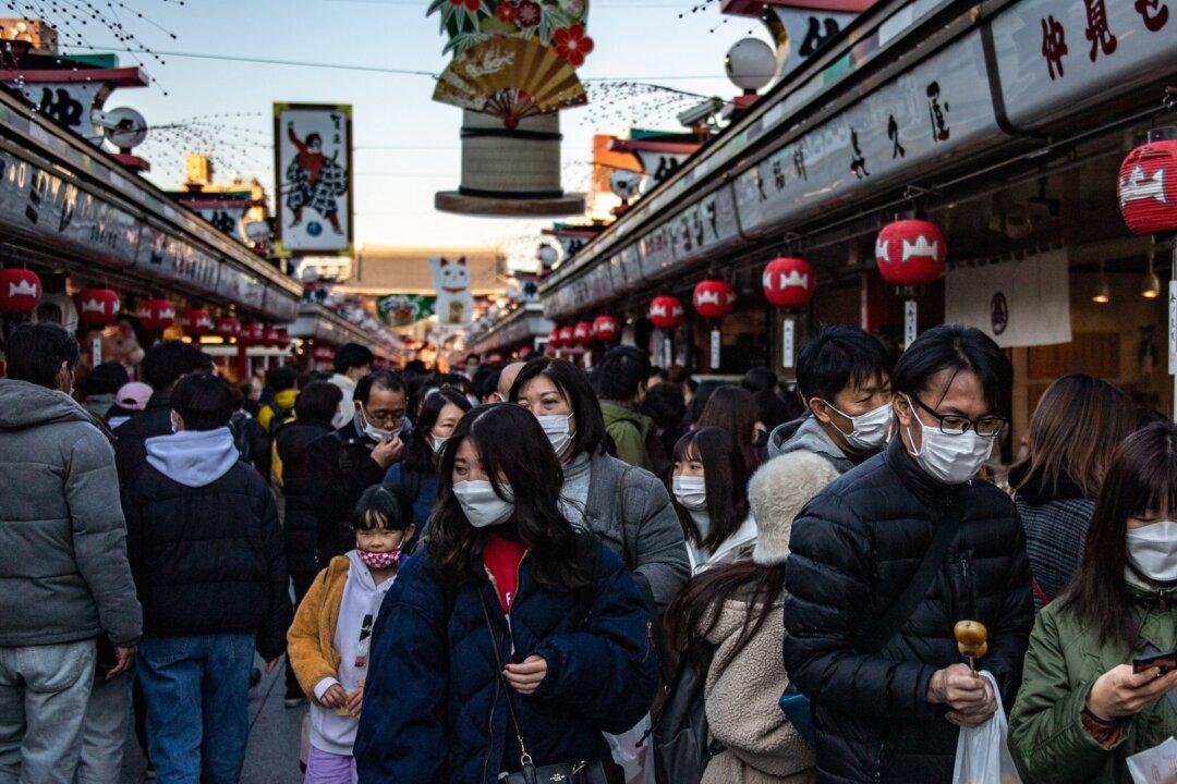 Japan’s Household Spending Extends Declines, Raises Recovery Doubts