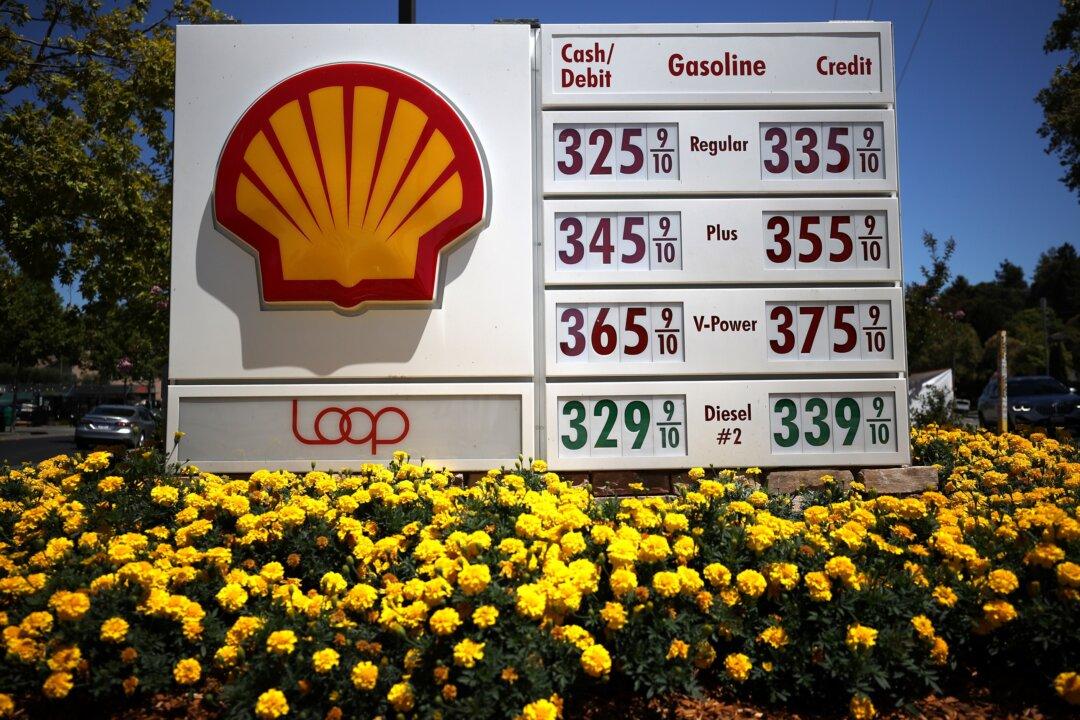 Shell Pursues $7 Billion Buyback ‘At Pace’ Despite LNG Troubles