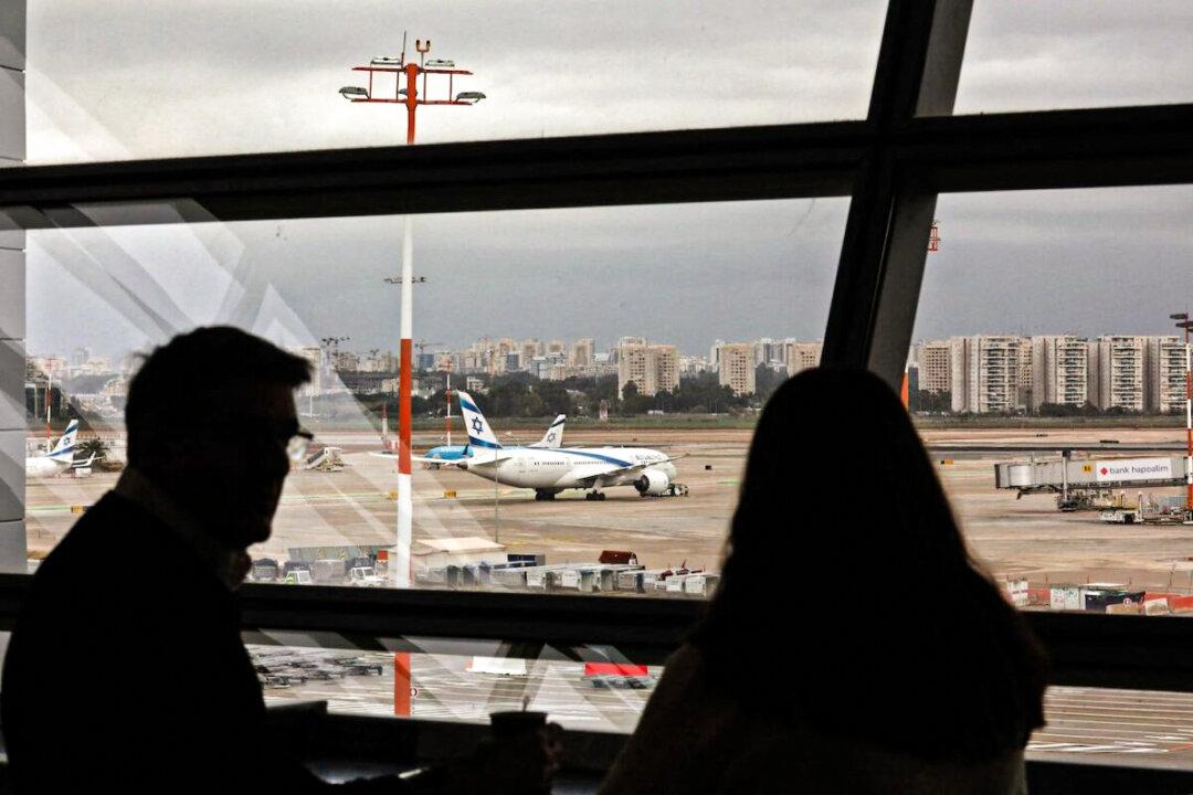 Israel Set to Lift All COVID-19 Travel Bans Amid Omicron Wave