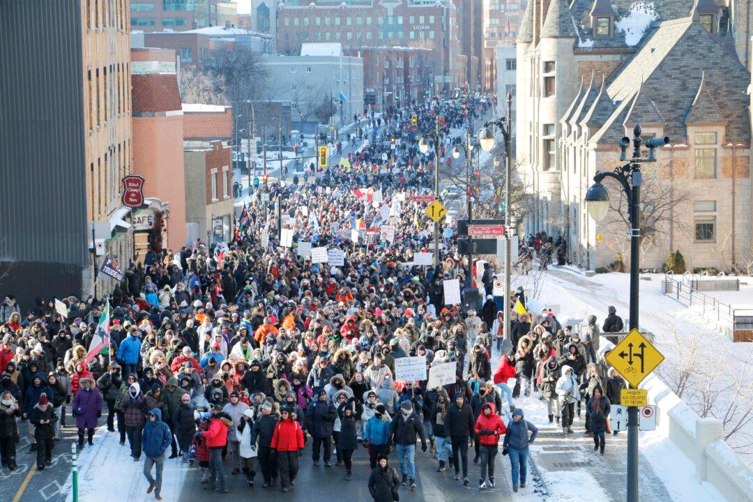 Thousands of Protesters March in Montreal to Denounce COVID ‘Tyranny’