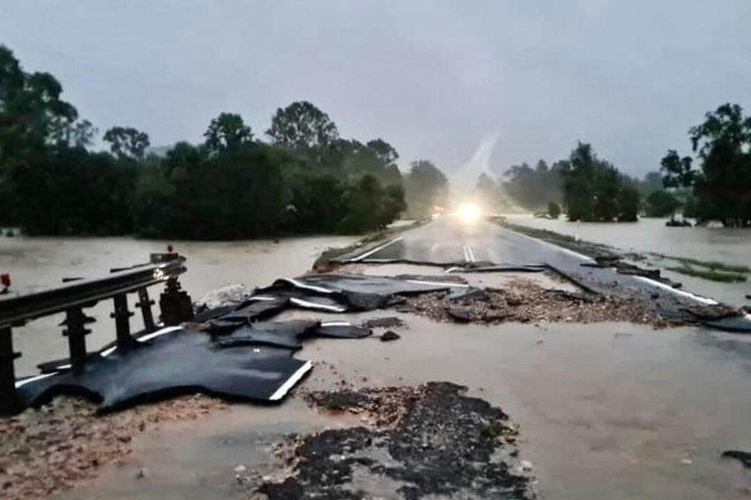 One Dead, Others Missing in Wake of Ex-Cyclone Seth