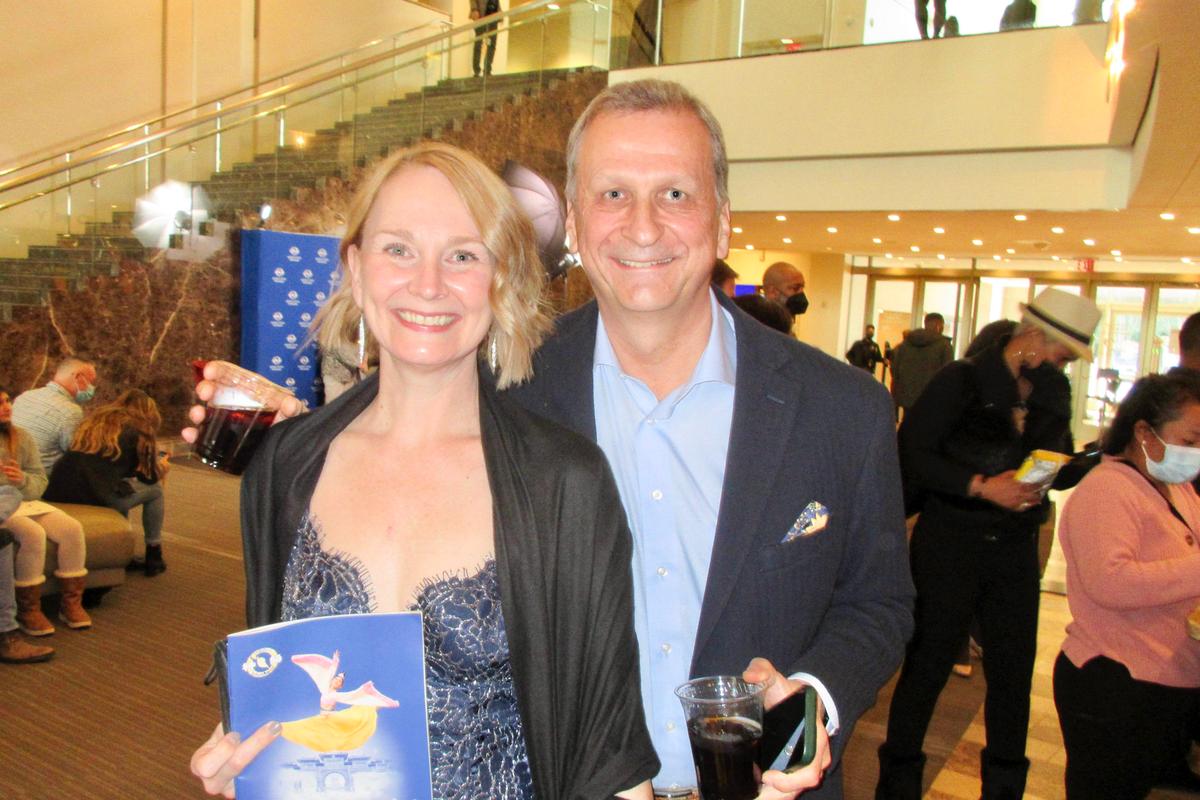 Former CIO Found Shen Yun’s Vocalists ‘Very Spiritual’