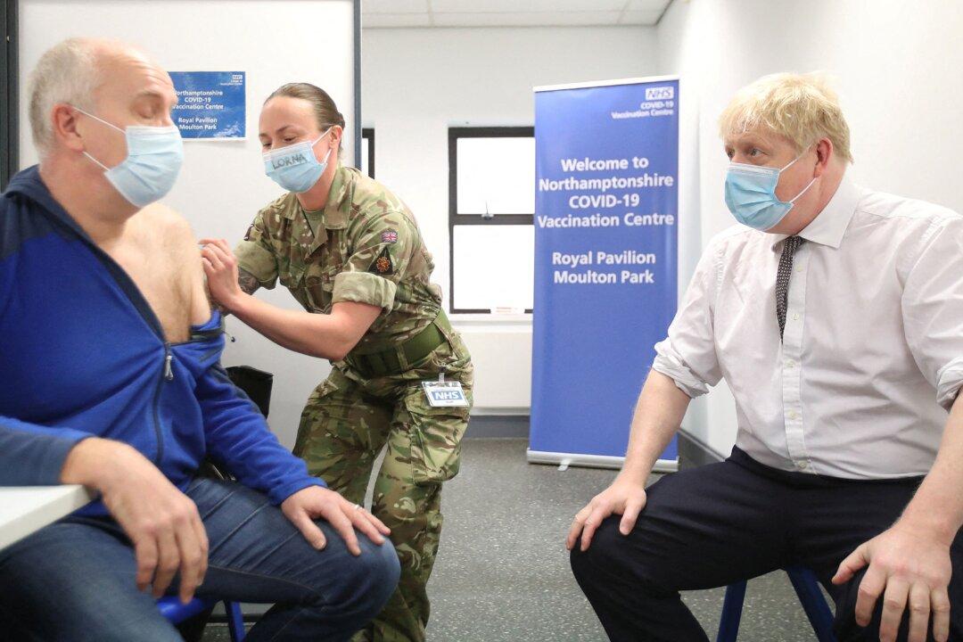 Ex-head of UK Vaccine Taskforce Calls for End to Mass Vaccination