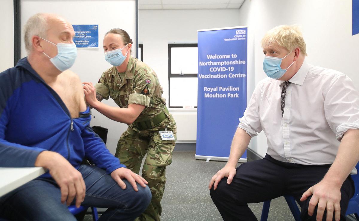 Ex-head of UK Vaccine Taskforce Calls for End to Mass Vaccination