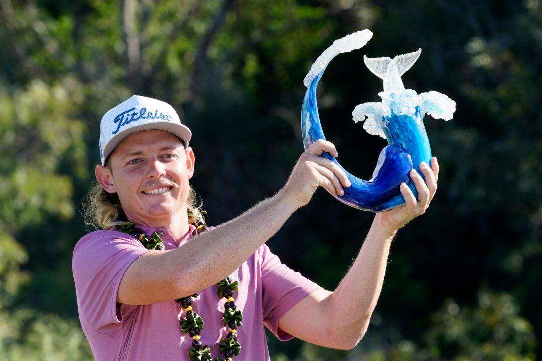 Smith Posts Record Low Number and Beats Big Name at Kapalua