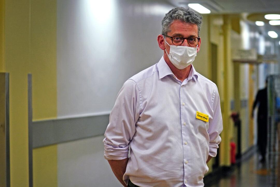 Leading London Hospital May Lose More Than 1,000 Staff Over Vaccine Mandate