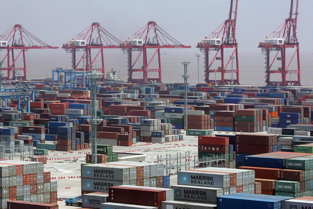 China’s Foreign Exchange Reserves Fell for 4 Consecutive Months, With Record Decline in April