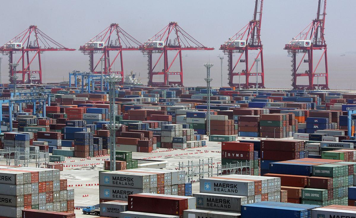 China’s Foreign Exchange Reserves Fell for 4 Consecutive Months, With Record Decline in April