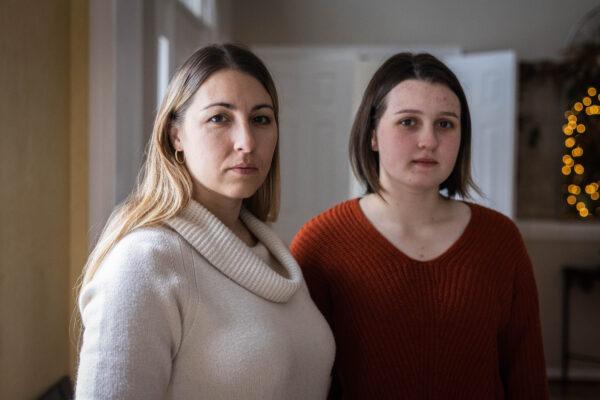 Natassia Grover (L) and her daughter Jolene in Ashburn, Va., on Jan. 9, 2022. (Graeme Jennings for The Epoch Times)