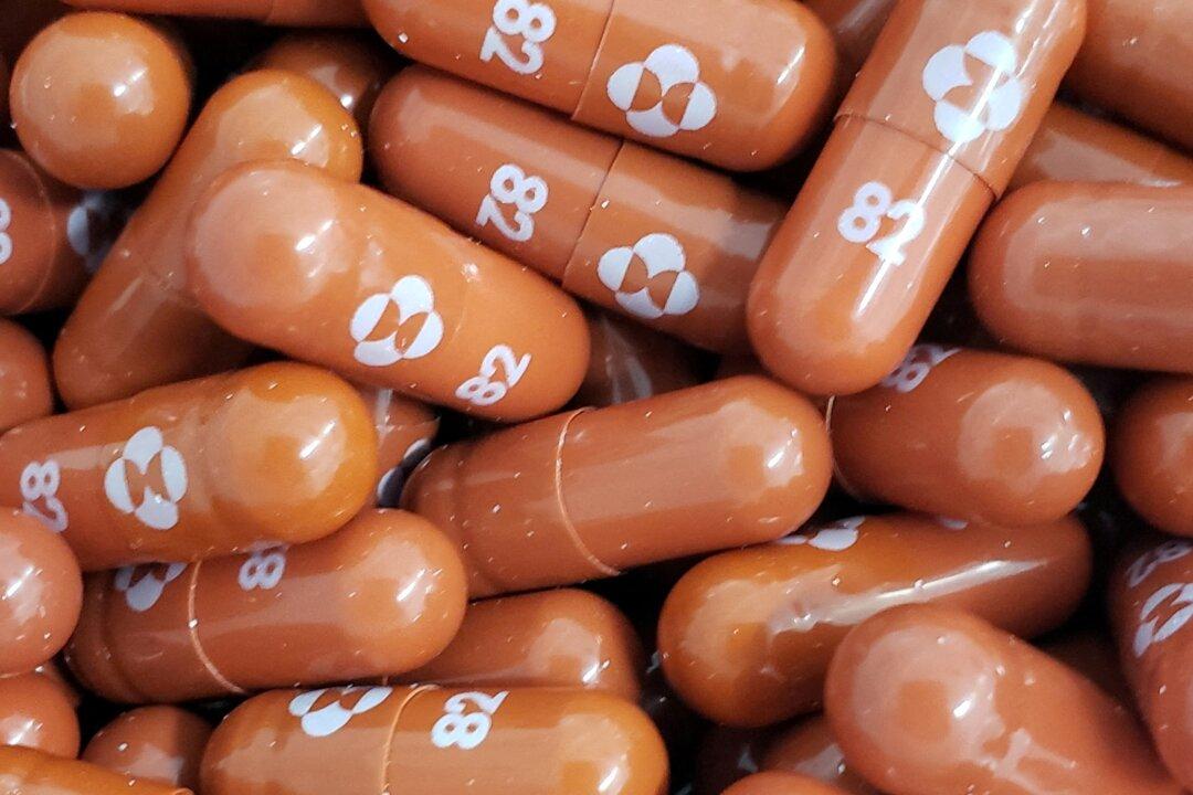 Merck’s COVID-19 Drug Fails to Show ‘Statistically Significant Reduction’ in Infection Risk