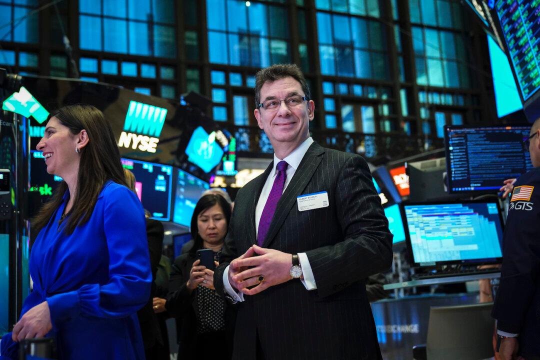 Pfizer CEO Says an Omicron-Targeted Vaccine Will Be Ready in March