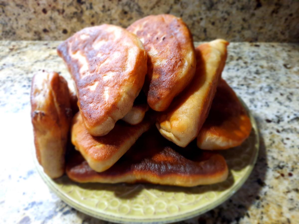 Fried pite stuffed with feta. (Courtesy of Elda Capuni-Lemmon)