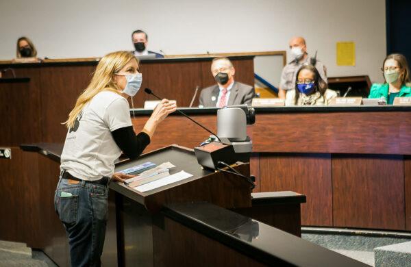 Stacy Langton speeks at a school board meeting at Luther Jackson Middle School in Falls Church, Va., on Dec. 2, 2021. Fairfax County Public Schools had just decided to return "Gender Queer" and "Lawn Boy"—the two books that Langton challenged—to school libraries after the Thanksgiving holiday. (Lisa Fan/The Epoch Times)
