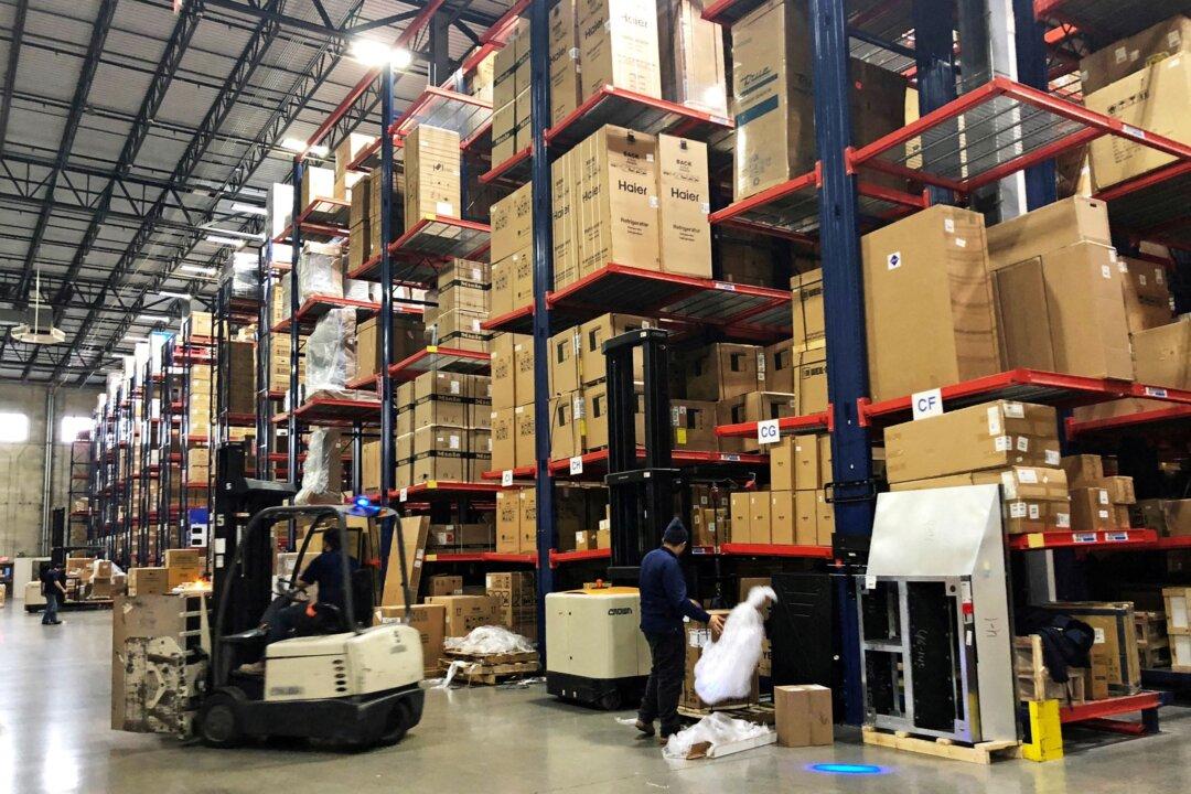 US Wholesale Inventories Rise Strongly, Seen Boosting Fourth Quarter Growth