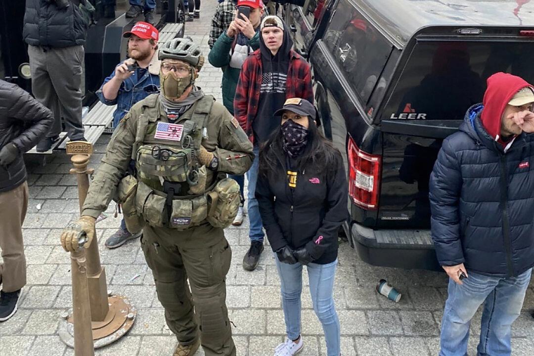 Jan. 6 Defendant Says FBI Tried to Recruit Him to Spy on Oath Keepers