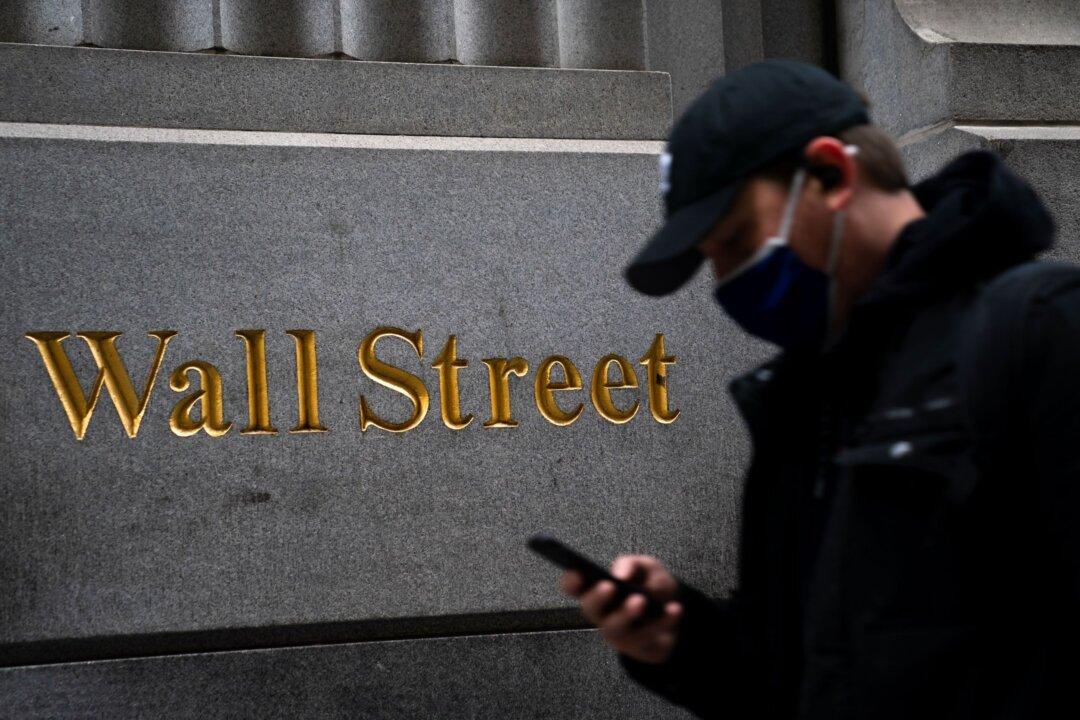 Wall Street Loses Ground After Hot Inflation Data