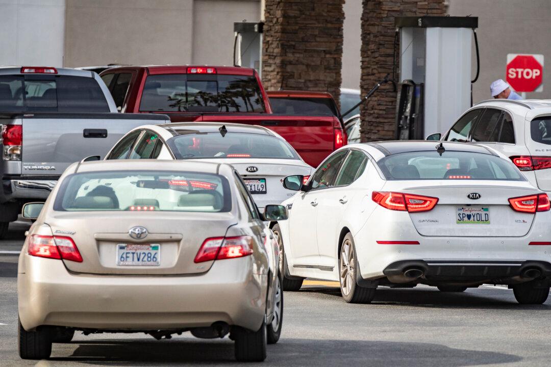 Southern California Gas Prices Rise to Record Highs