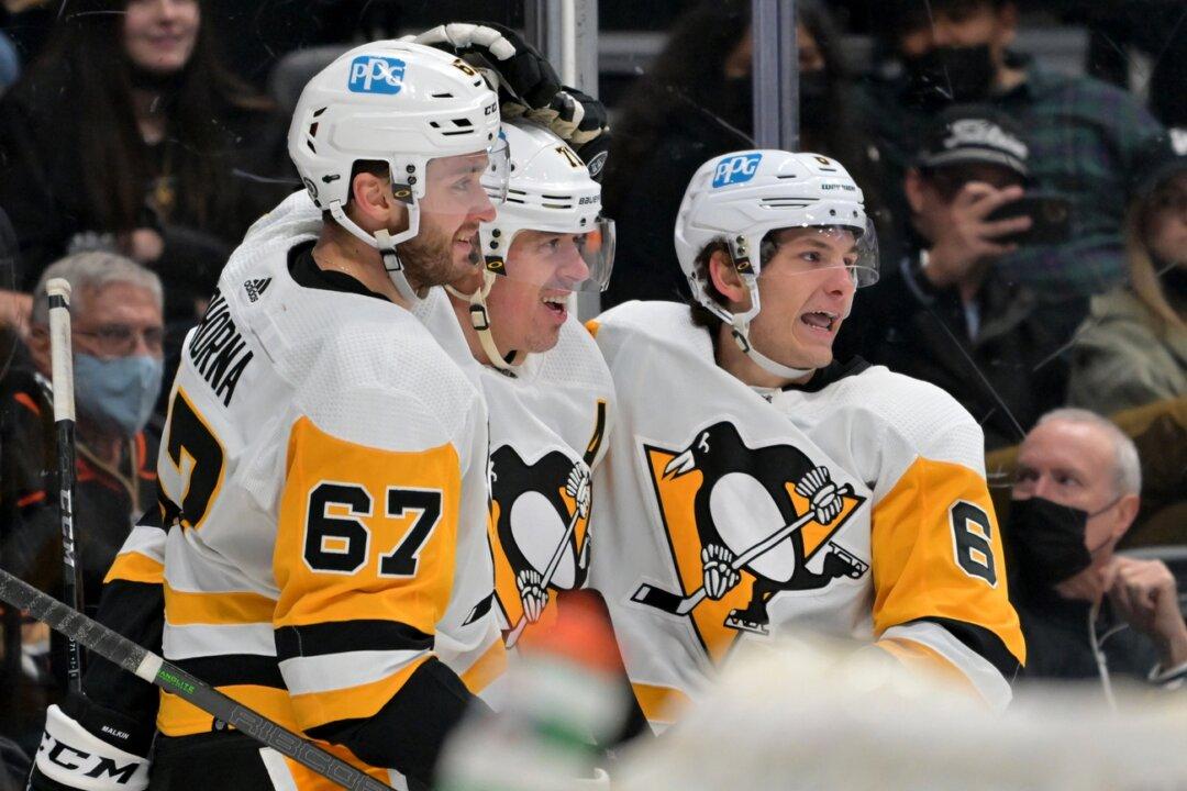 NHL Roundup: Pens Win as Evgeni Malkin Scores Twice in Season Debut