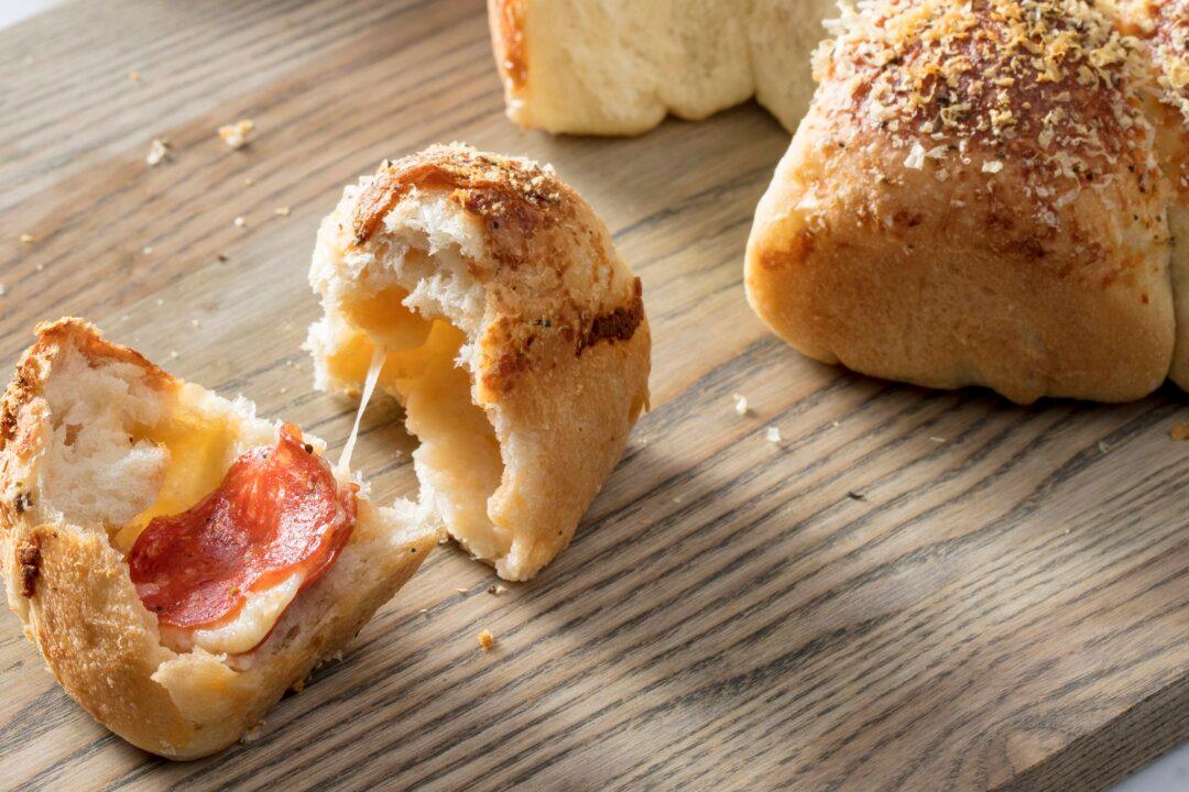 Kids Can’t Get Enough of These Pull-Apart Pizza Rolls