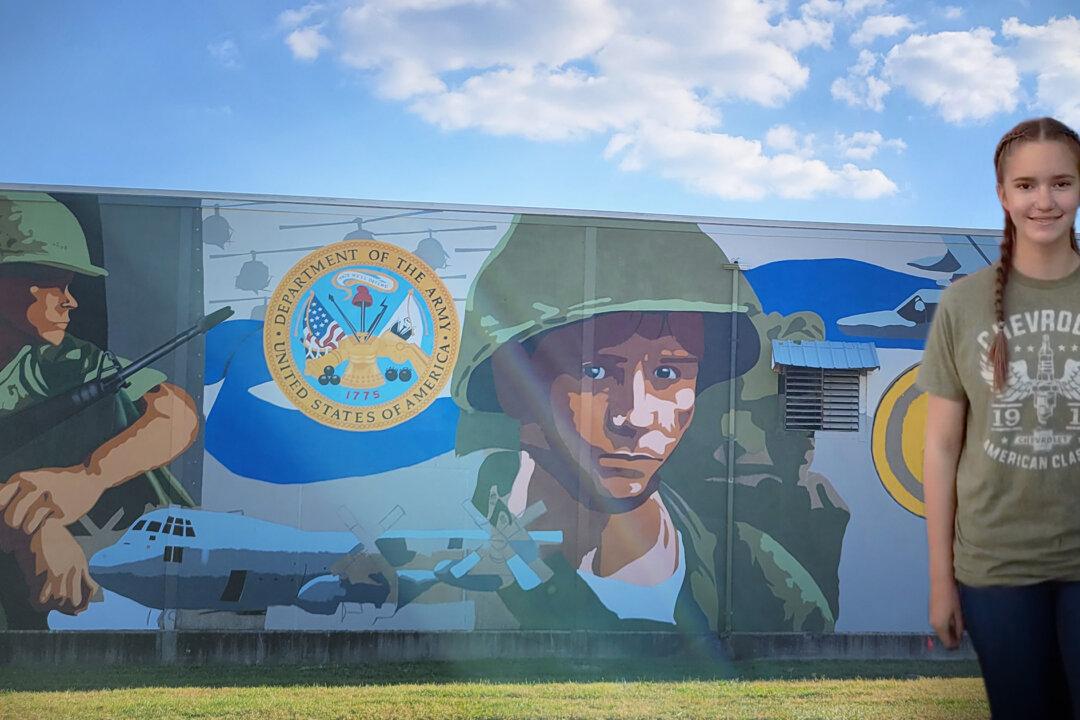 Patriotic 14-Year-Old Artist Paints Giant Military, First Responder Mural Covering 8,000 Sq Feet in Illinois Town