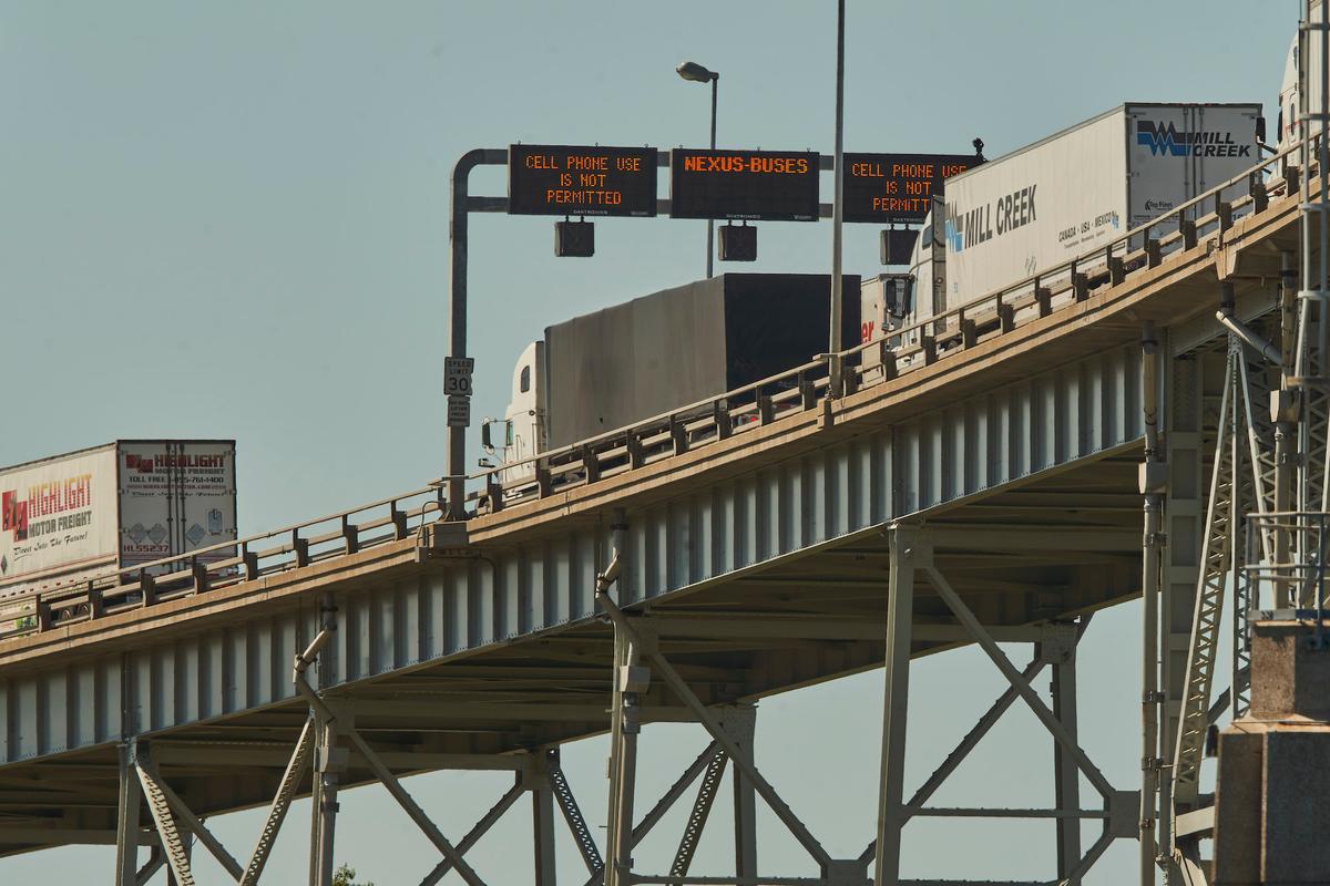 ‘It’s Misguided’: Vaccine Requirement for Truckers at Canada-US Border Disrupting Supply Chain, Critics Say