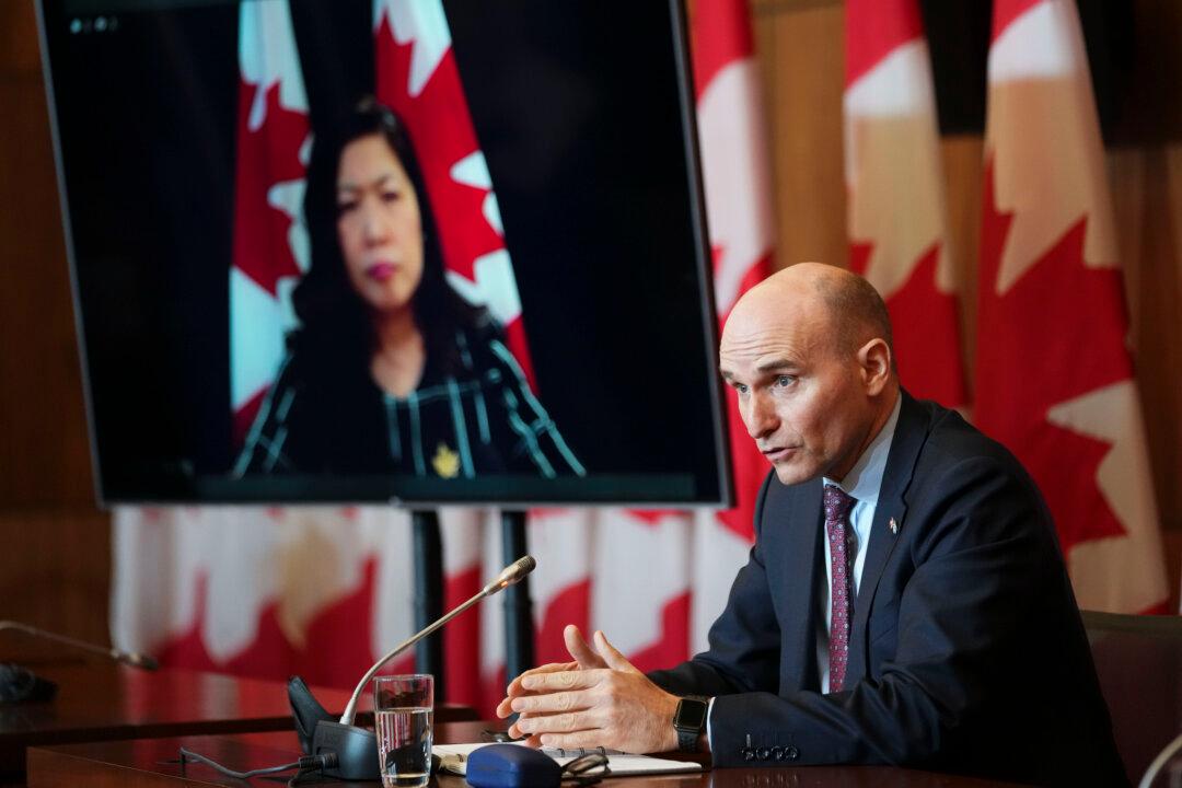 Ottawa to Go Ahead With Trucker Vaccine Mandate After Stating It Would Scrap It