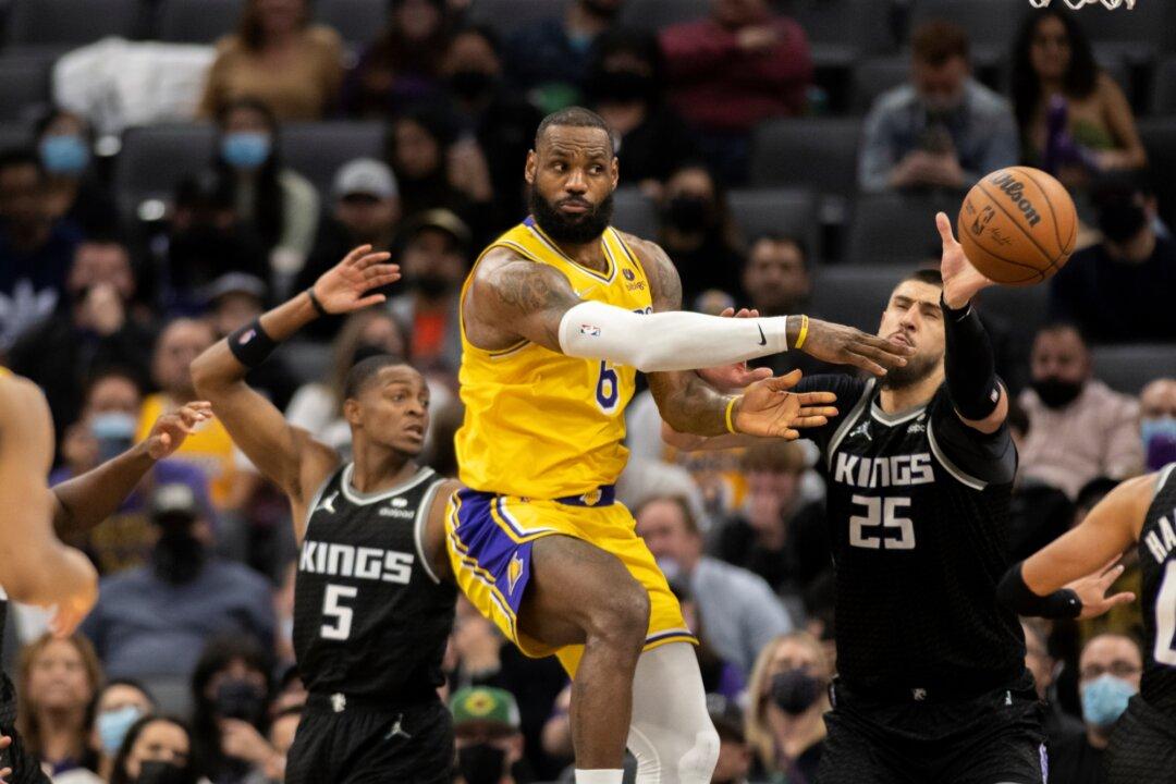 James Scores 34 but Lakers Stumble, Fall to Kings 125–116