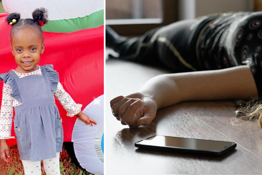 Mom Needs Help After Suddenly Fainting, Then Her 2-Year-Old Daughter Calls 911: ‘She Just Remembered It’