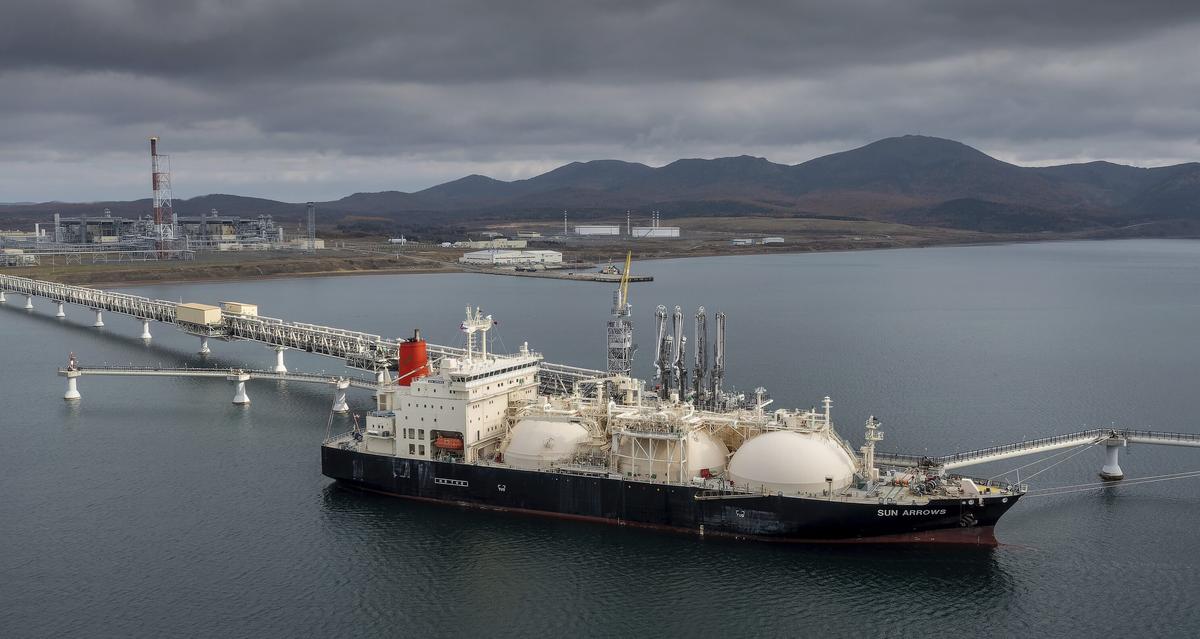 European Gas Prices Fall 30 Percent, Russia’s Gazprom Signals Uninterrupted Deliveries