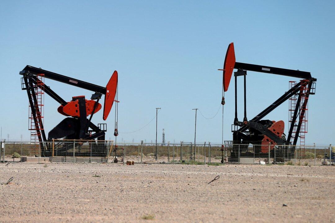 Oil Prices Extend Multi-Month Highs on Supply Concerns