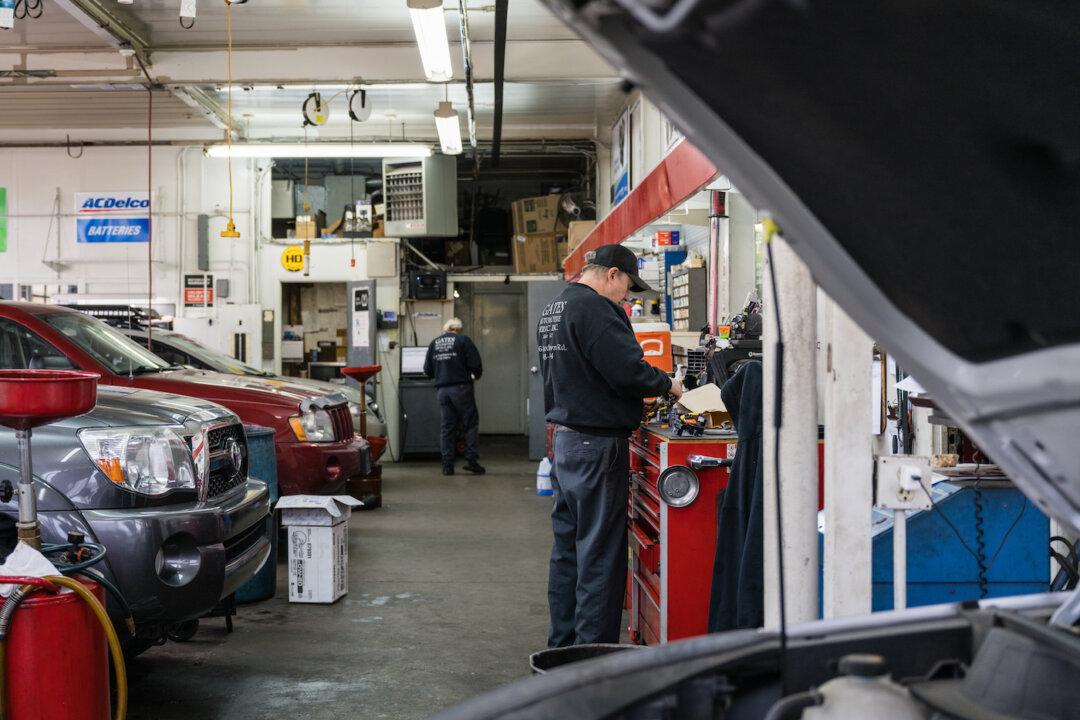 Real and Unreal Inflation: Workers Lost Money 9 out of 12 Months in 2021