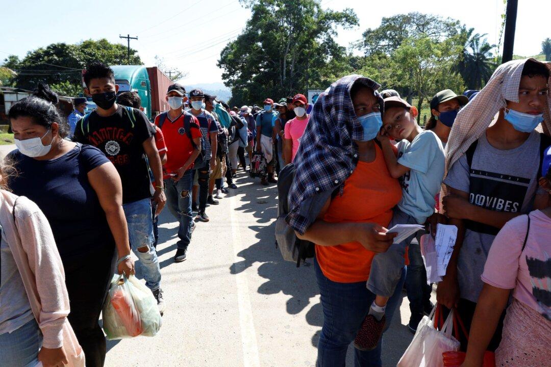 Migrant Caravan From Honduras Intercepted by Guatemalan Authorities
