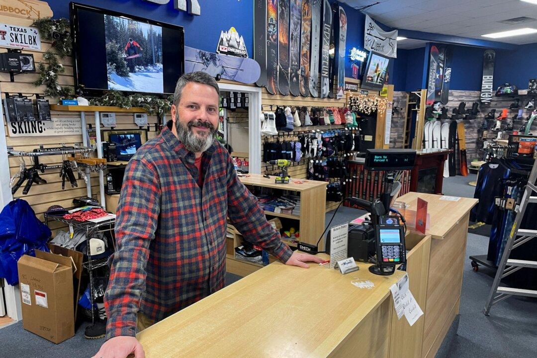 ‘Upside Down Again’: Omicron Surge Roils US Small Businesses