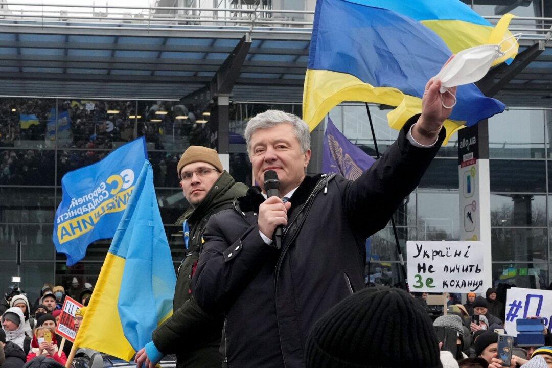Ex-leader Poroshenko Returns to Ukraine to Face Charges