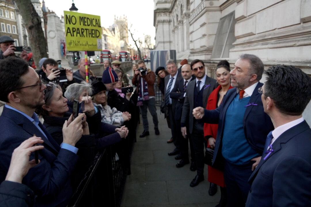 UK Government Urged to End COVID Passes, Vaccine Mandates