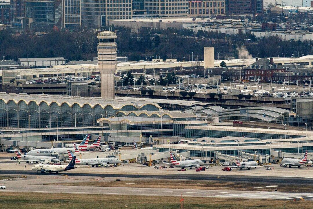 AT&T, Verizon Delay 5G Rollout Near Some Airports After Airlines Warn of Safety Concerns