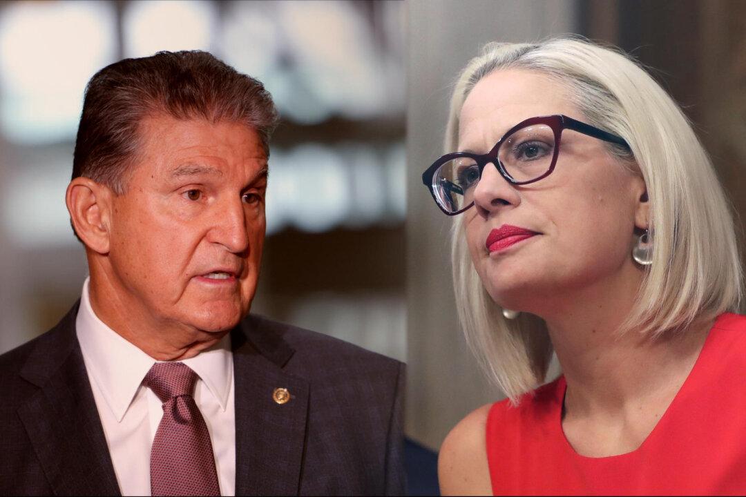 Manchin Says He’ll Talk to Sinema About Supporting Reconciliation Spending Bill