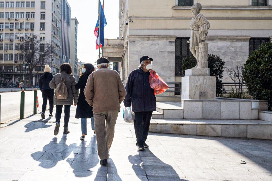 In Greece, Unvaccinated People 60 and up Face Monthly Fines