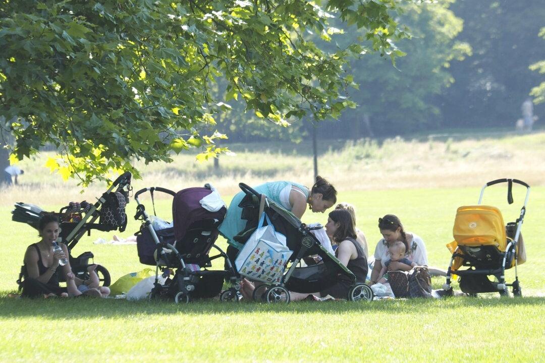 Half of Women in England and Wales Remain Childless by 30, 1st Time Since Record Began