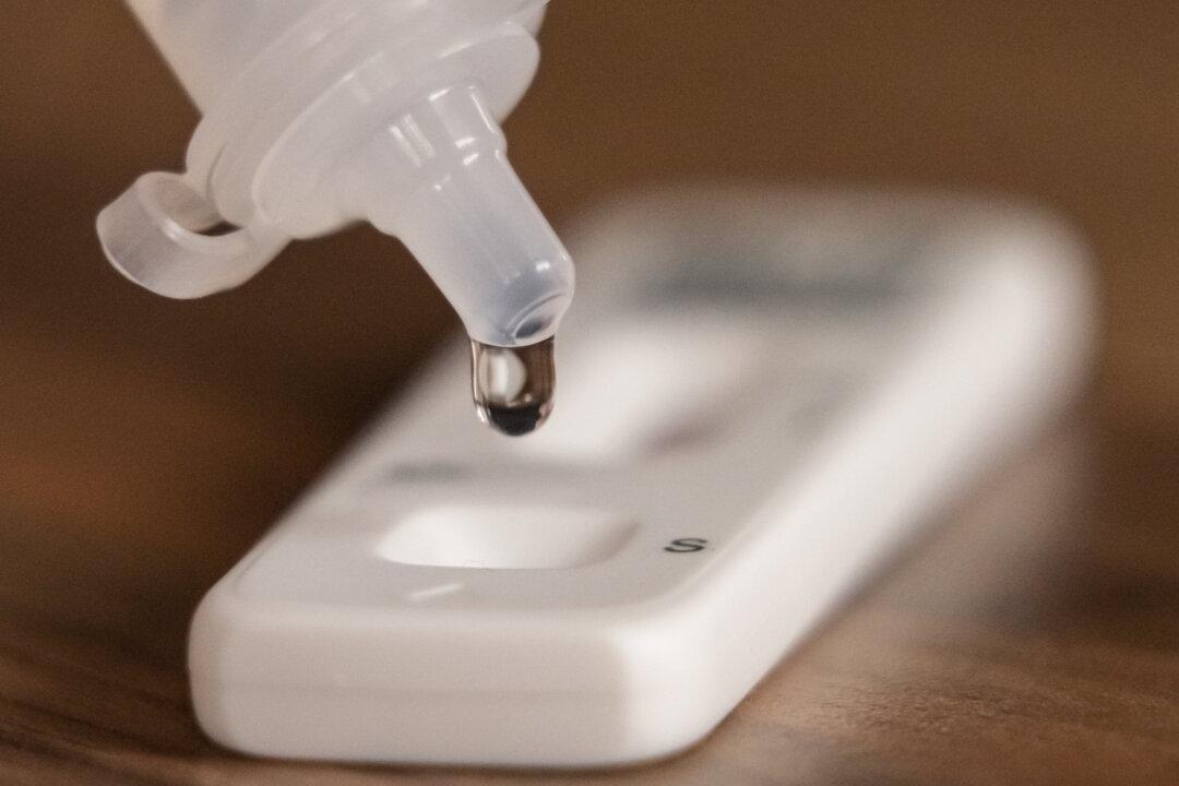 Shorter Isolation Period Takes Effect in England as Minister Hints at Lifting Restrictions