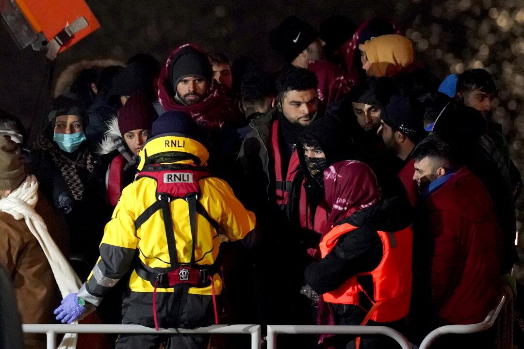 More Illegal Immigrants Cross English Channel Following Fatal Incident