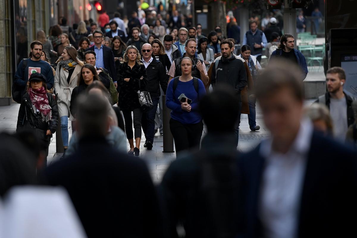 Australian Unemployment Rate Falls to 14-year Low