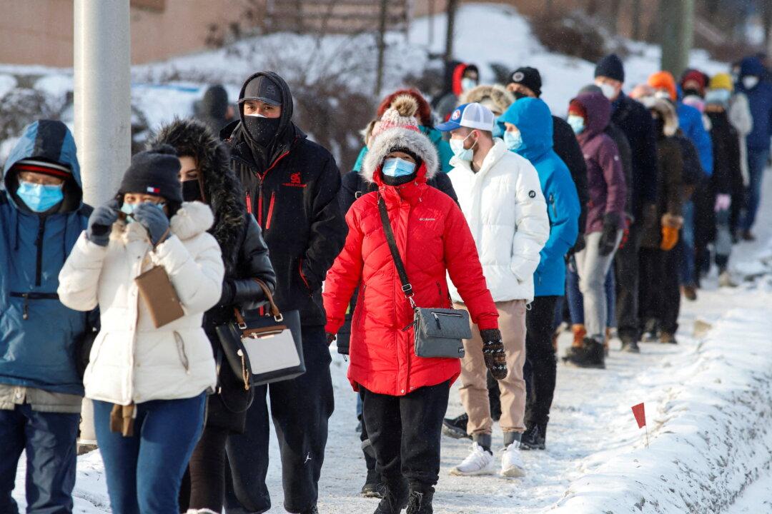 Canada’s Ontario to Start Lifting COVID-Related Curbs, Quebec More Cautious