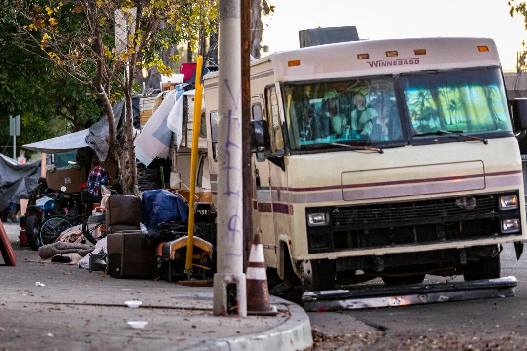 Los Angeles Bans Overnight Parking for RVs in Venice